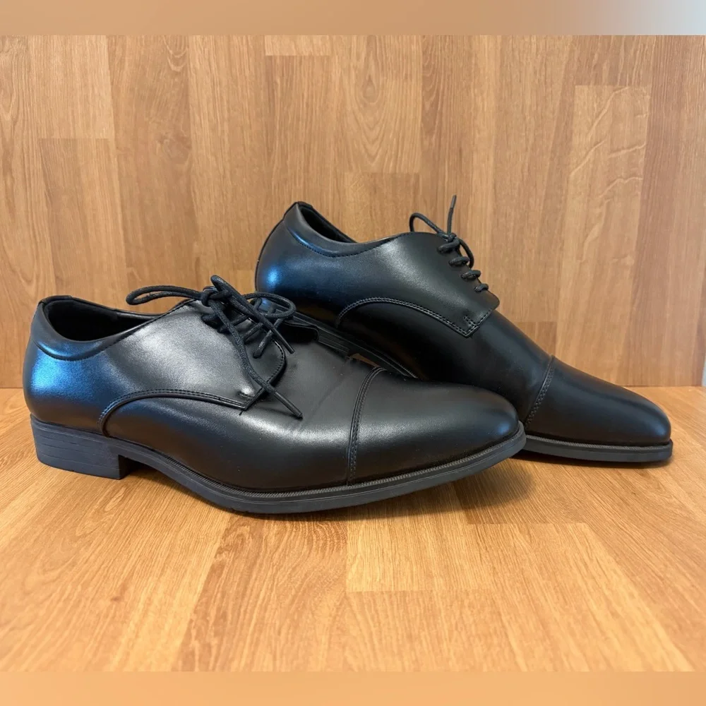 Van Heusen Flex Black Dress Shoes Men’s Size 10W | Like New | Box Included